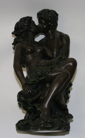 Man and Woman Kissing Statue - black